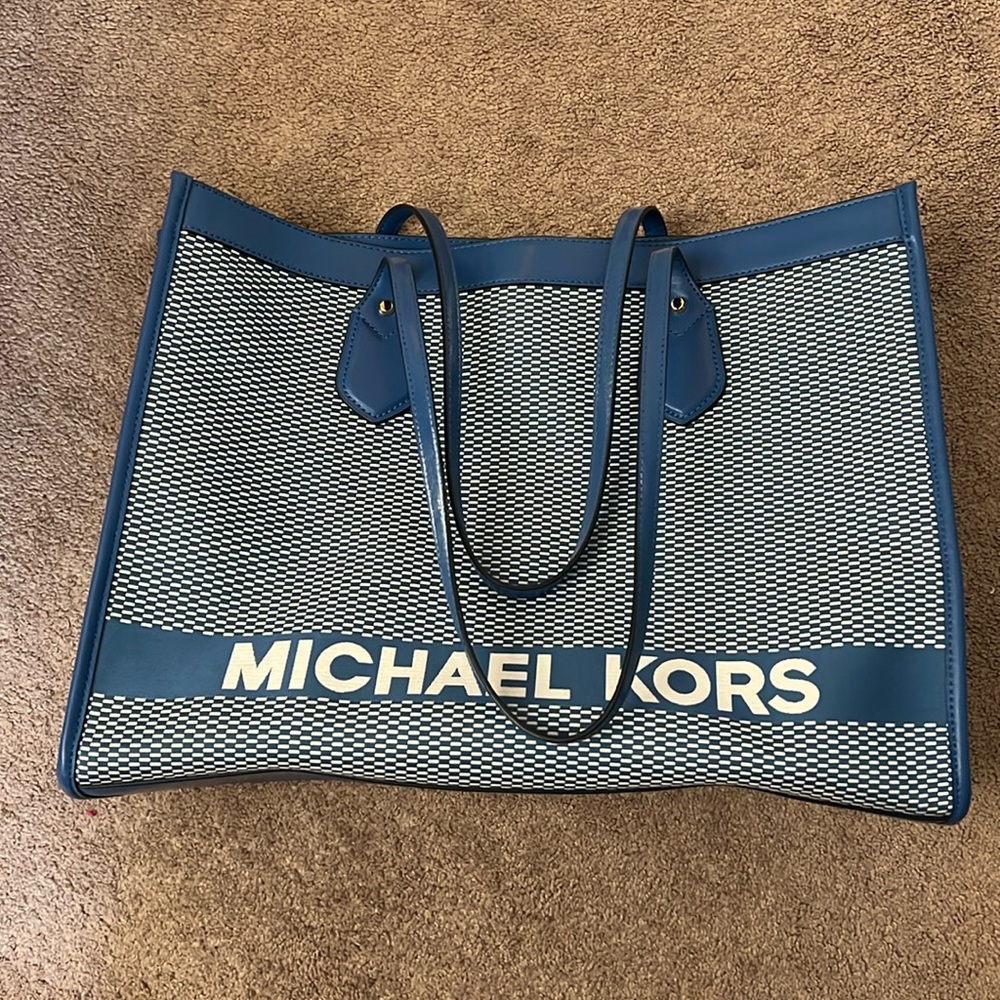OVERSIZED MK TOTE BAGE